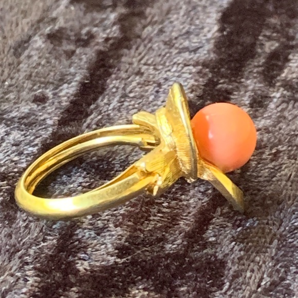 Vintage Avon Spindrift faux coral ring - Picture 4 of 6